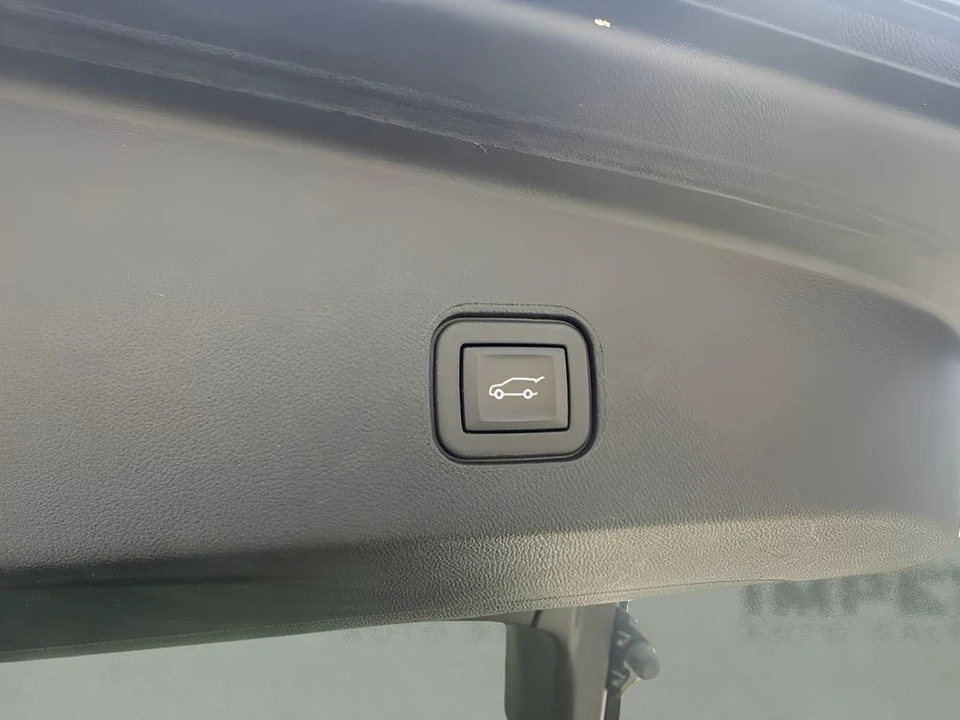 2024 Cadillac Lyriq - Image 20 of 25