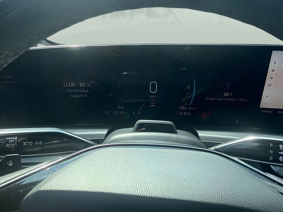 2024 Cadillac Lyriq - Image 14 of 25