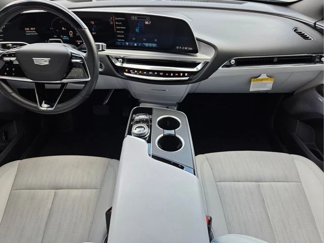2024 Cadillac Lyriq - Image 19 of 31