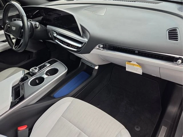 2024 Cadillac Lyriq - Image 24 of 31