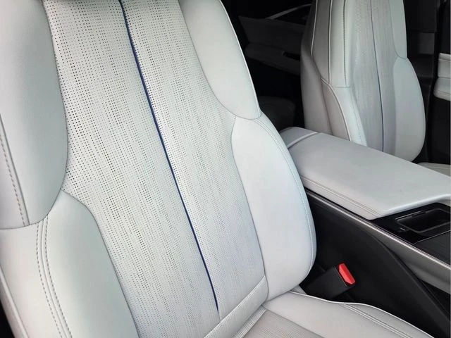 2024 Cadillac Lyriq - Image 22 of 31