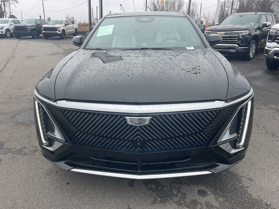 2024 Cadillac Lyriq - Image 8 of 12