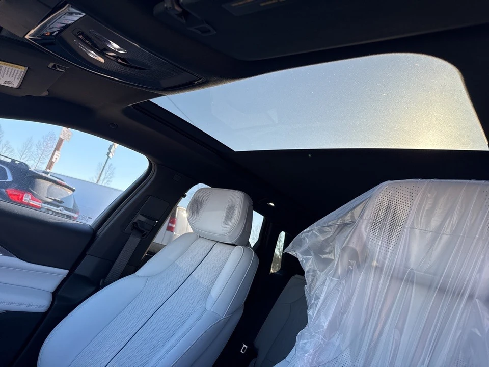 2024 Cadillac Lyriq - Image 6 of 7