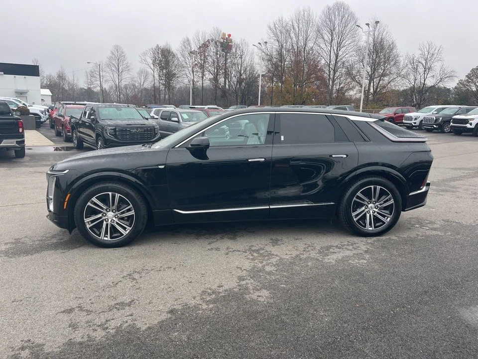 2024 Cadillac Lyriq - Image 2 of 12