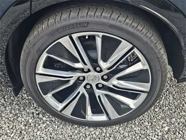 2024 Cadillac Lyriq - Image 12 of 21