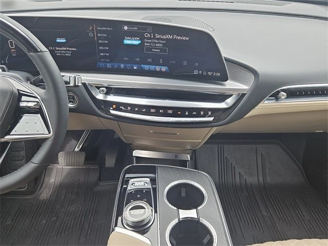 2024 Cadillac Lyriq - Image 17 of 21