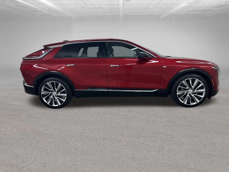 2024 Cadillac Lyriq - Image 12 of 21