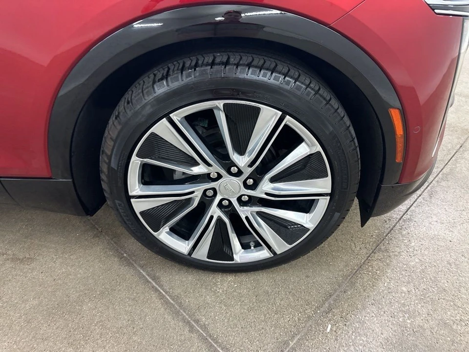 2024 Cadillac Lyriq - Image 13 of 21