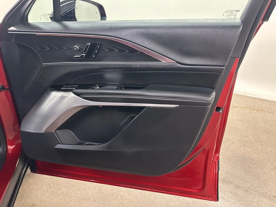 2024 Cadillac Lyriq - Image 17 of 21