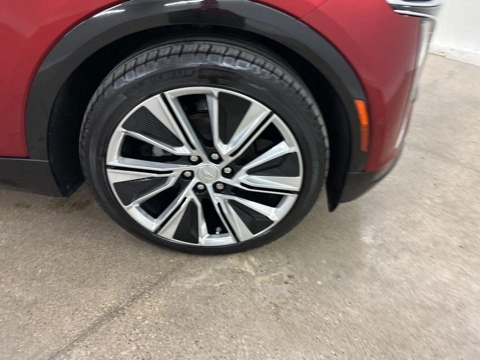 2024 Cadillac Lyriq - Image 13 of 21
