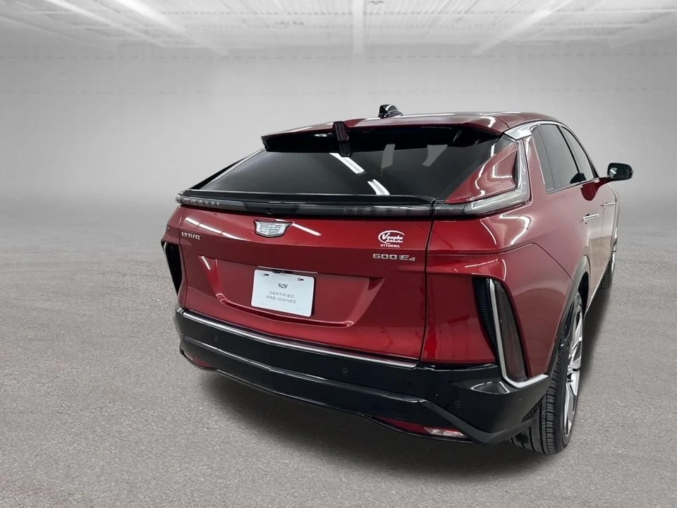 2024 Cadillac Lyriq - Image 10 of 21