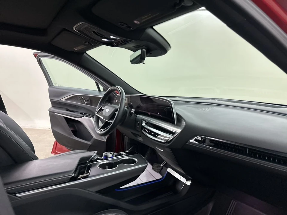 2024 Cadillac Lyriq - Image 16 of 21