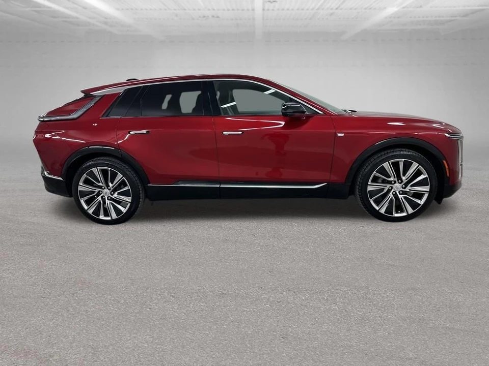 2024 Cadillac Lyriq - Image 12 of 21