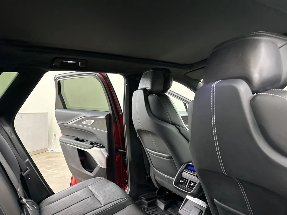 2024 Cadillac Lyriq - Image 19 of 21