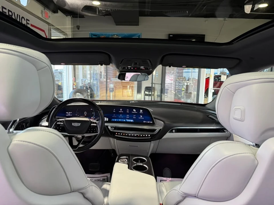 2024 Cadillac Lyriq - Image 27 of 31