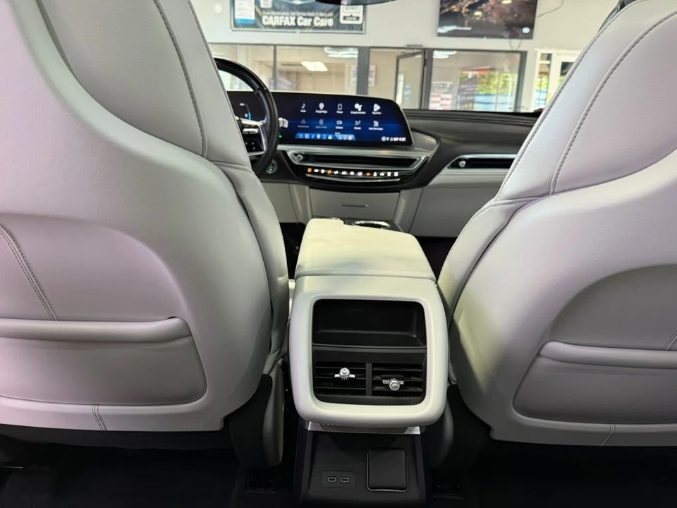2024 Cadillac Lyriq - Image 26 of 31