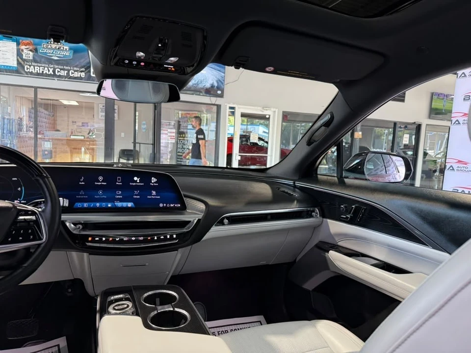 2024 Cadillac Lyriq - Image 30 of 31