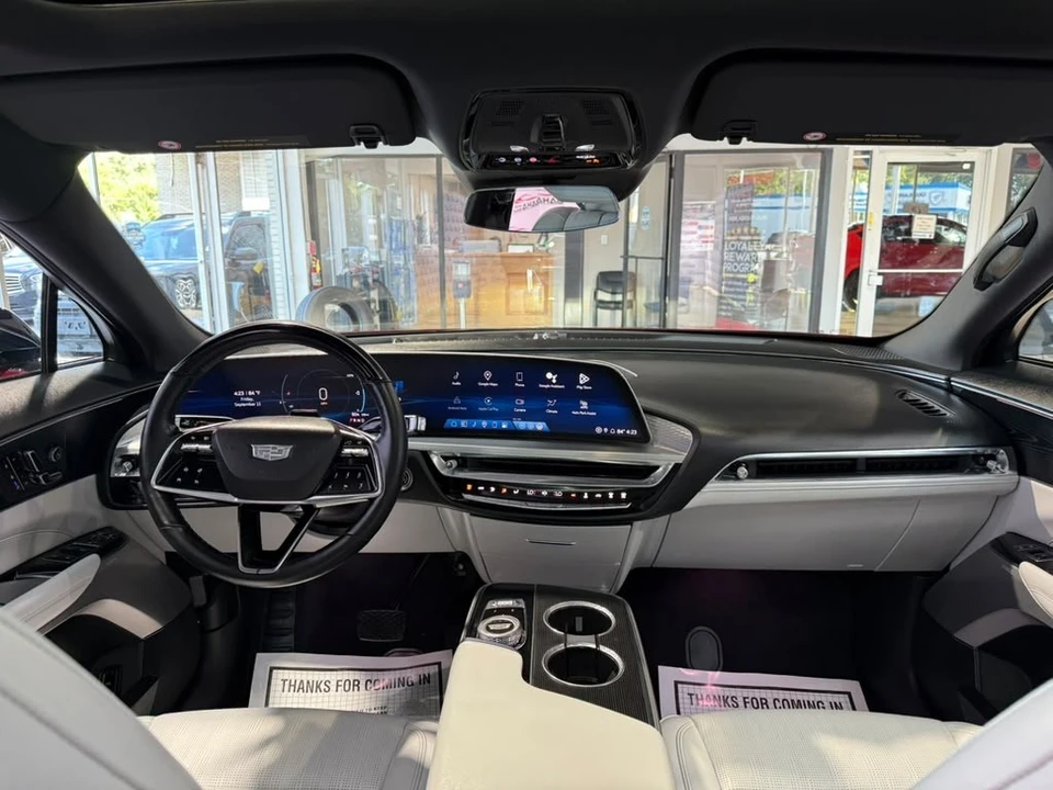 2024 Cadillac Lyriq - Image 28 of 31