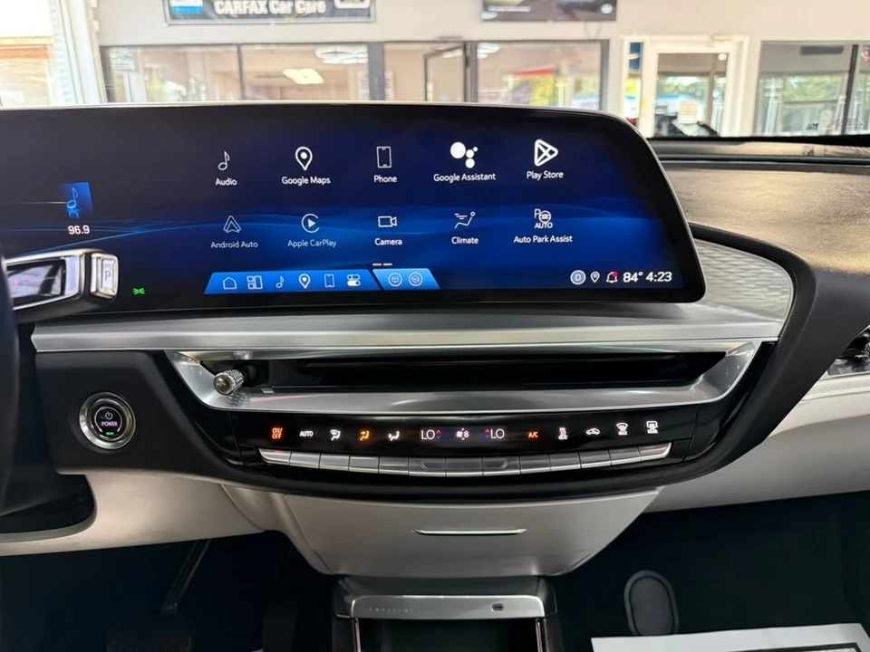2024 Cadillac Lyriq - Image 19 of 31
