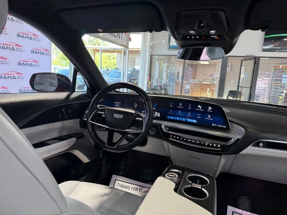 2024 Cadillac Lyriq - Image 29 of 31