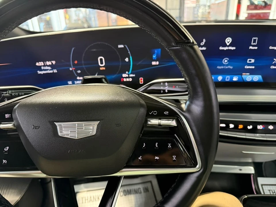 2024 Cadillac Lyriq - Image 15 of 31