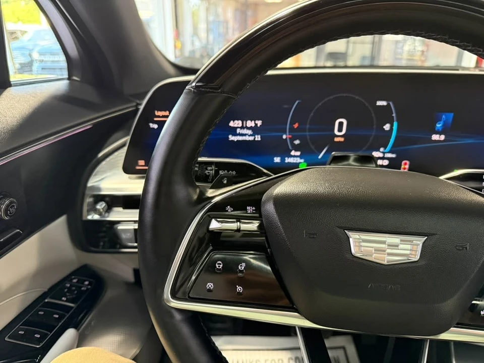 2024 Cadillac Lyriq - Image 16 of 31
