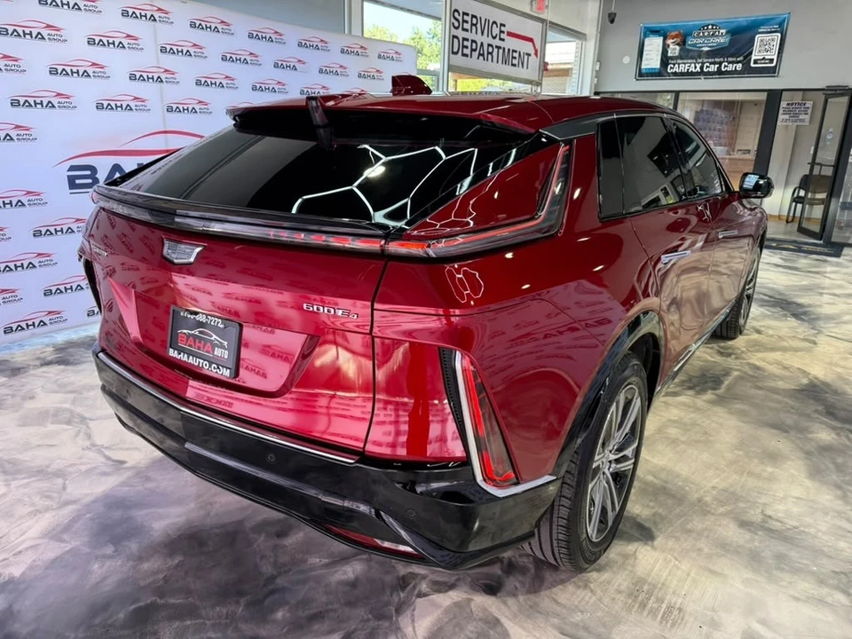 2024 Cadillac Lyriq - Image 10 of 31