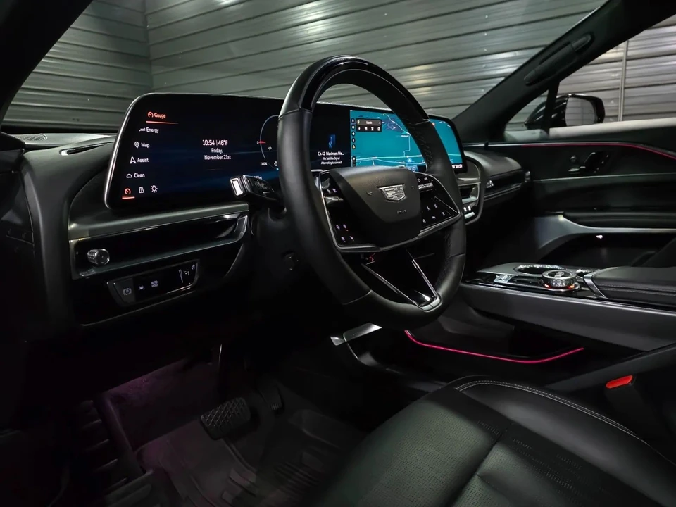 2024 Cadillac Lyriq - Image 10 of 12