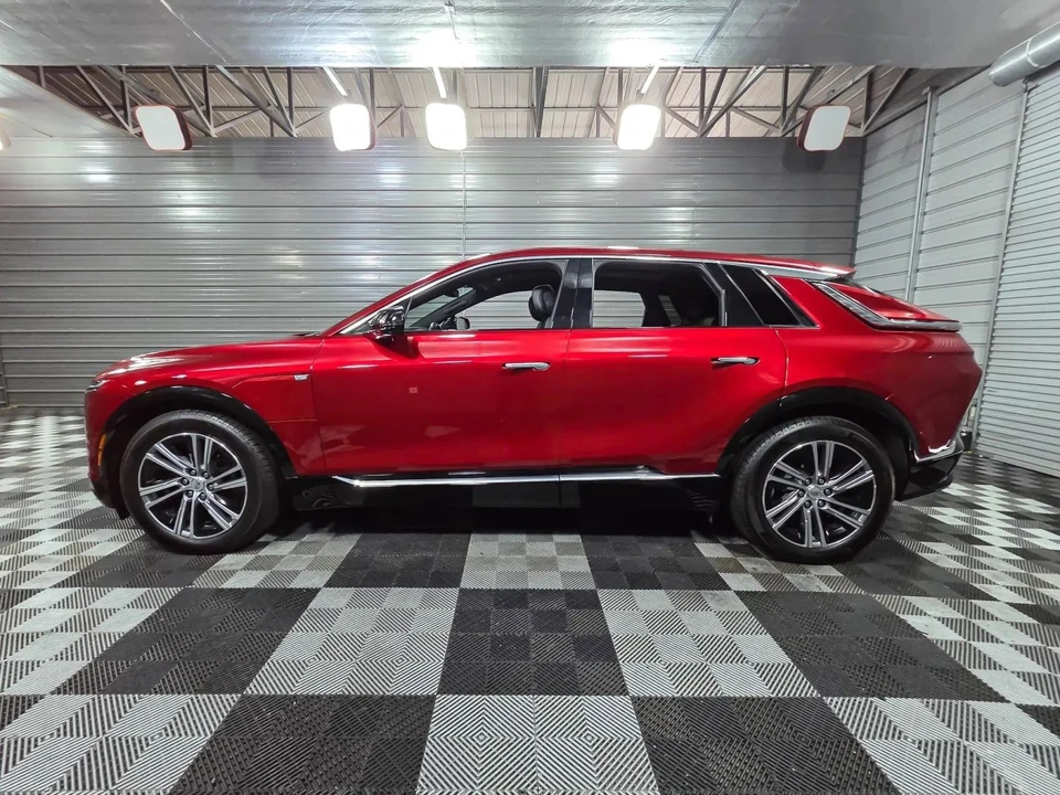 2024 Cadillac Lyriq - Image 8 of 12