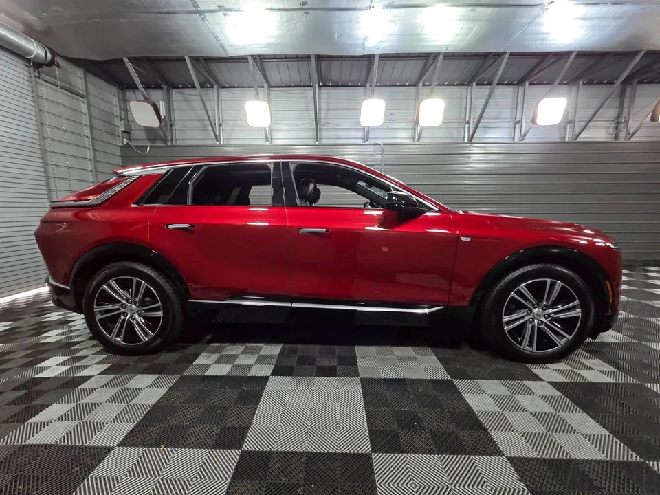 2024 Cadillac Lyriq - Image 9 of 12