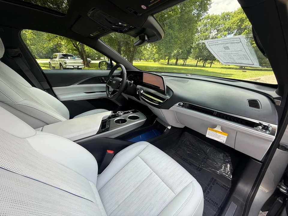 2024 Cadillac Lyriq - Image 20 of 21