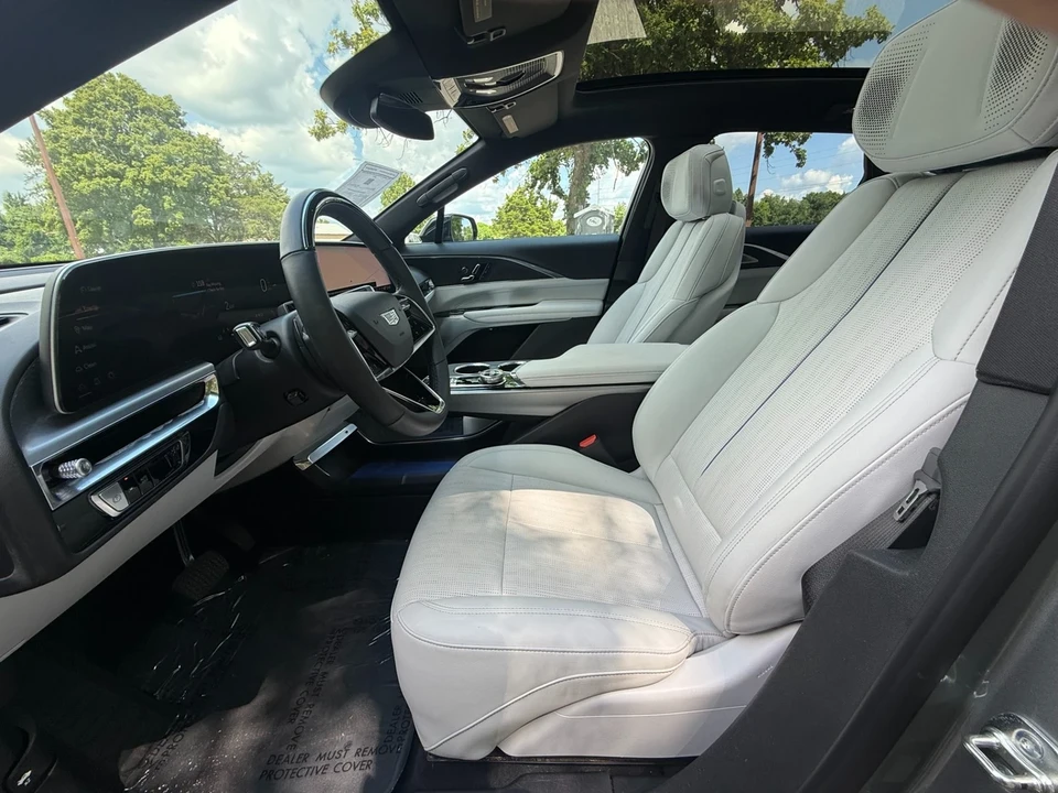 2024 Cadillac Lyriq - Image 13 of 21