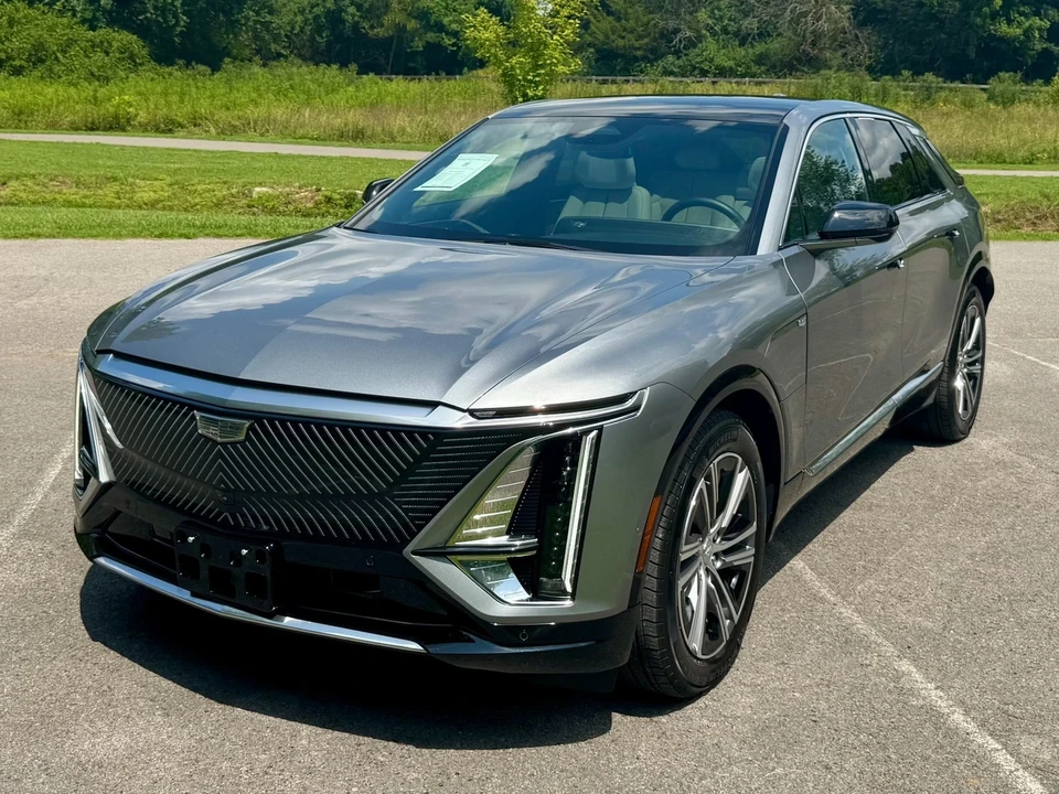 2024 Cadillac Lyriq - Image 2 of 12