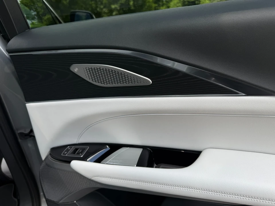 2024 Cadillac Lyriq - Image 21 of 21