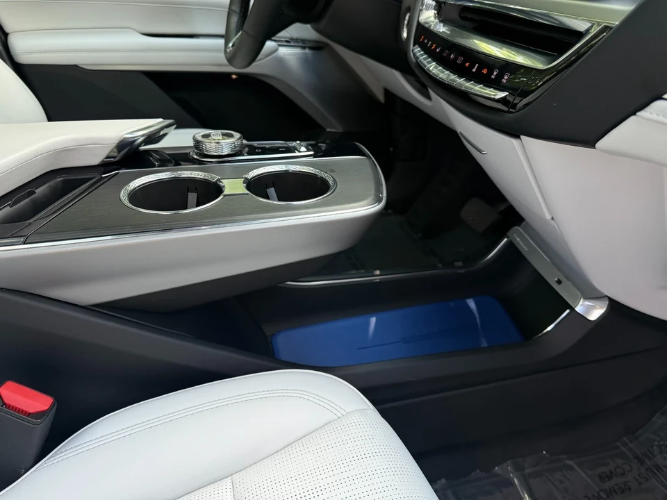 2024 Cadillac Lyriq - Image 17 of 21
