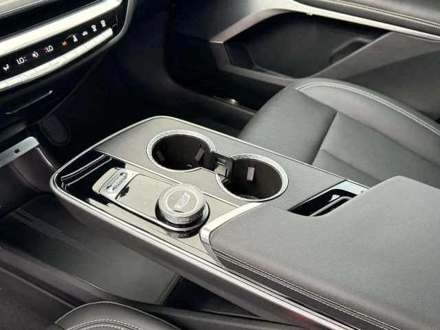 2024 Cadillac Lyriq - Image 15 of 21