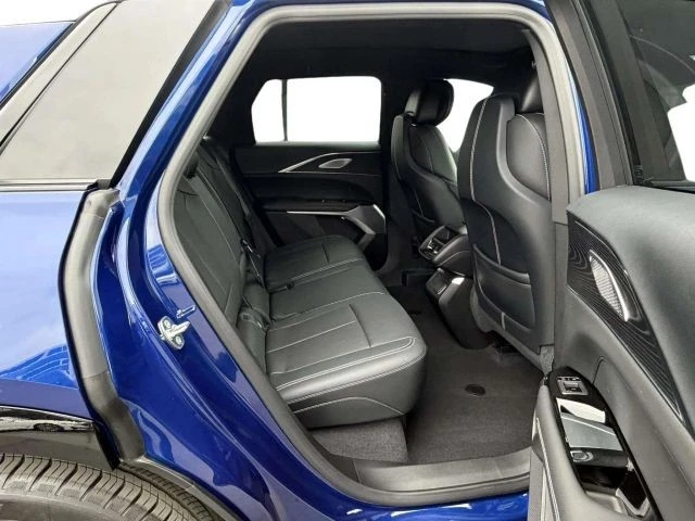2024 Cadillac Lyriq - Image 18 of 21