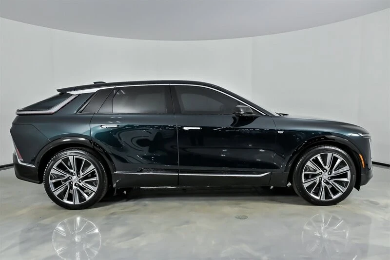 2024 Cadillac Lyriq - Image 14 of 21