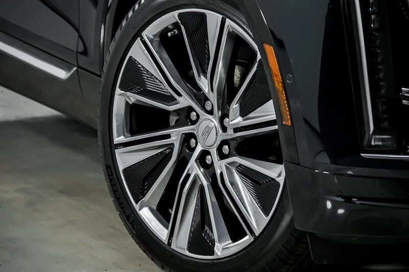 2024 Cadillac Lyriq - Image 4 of 21