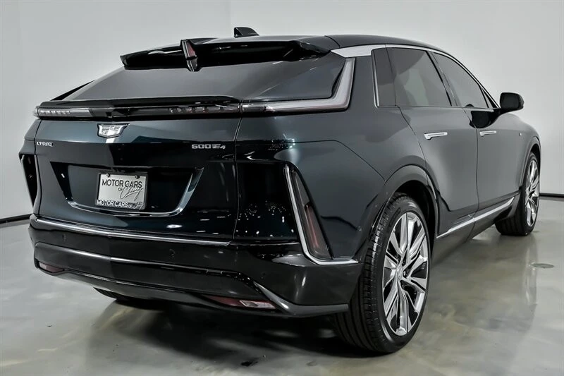 2024 Cadillac Lyriq - Image 12 of 21