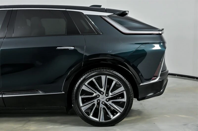 2024 Cadillac Lyriq - Image 9 of 21
