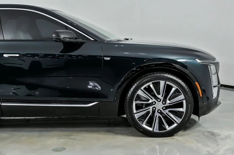 2024 Cadillac Lyriq - Image 15 of 21