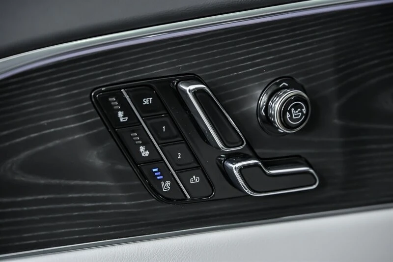 2024 Cadillac Lyriq - Image 19 of 21