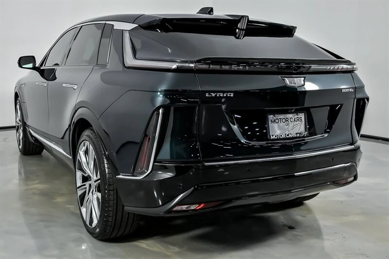 2024 Cadillac Lyriq - Image 10 of 21