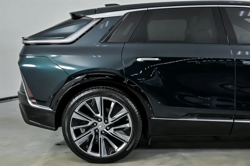 2024 Cadillac Lyriq - Image 13 of 21