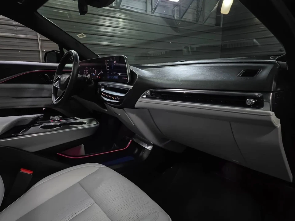2024 Cadillac Lyriq - Image 12 of 21