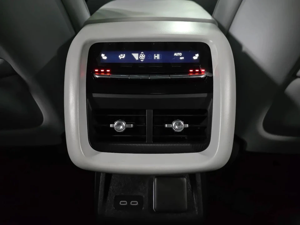 2024 Cadillac Lyriq - Image 20 of 21