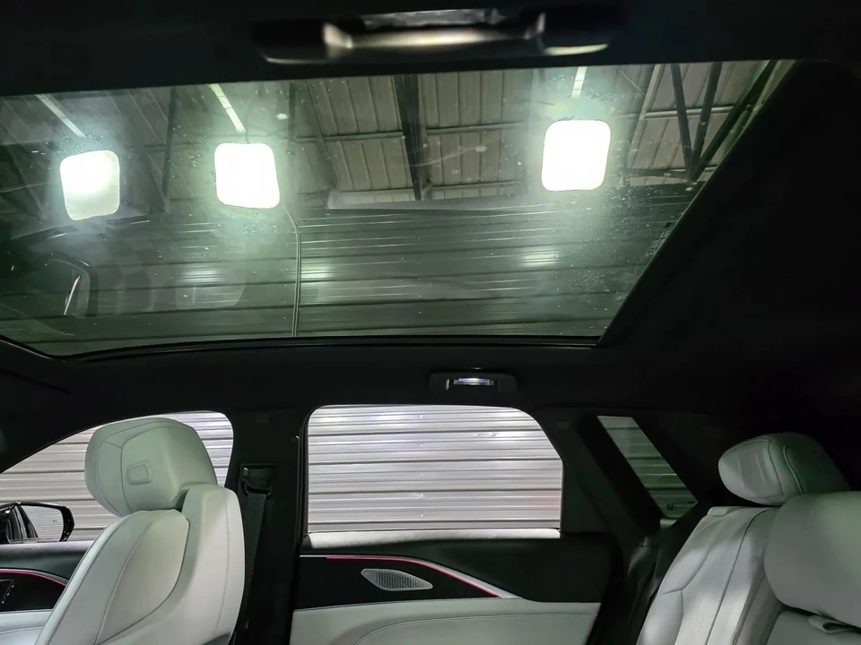 2024 Cadillac Lyriq - Image 18 of 21