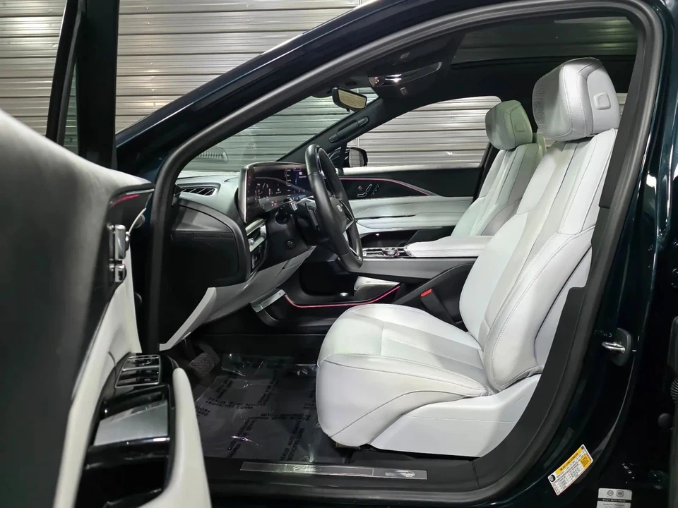 2024 Cadillac Lyriq - Image 13 of 21