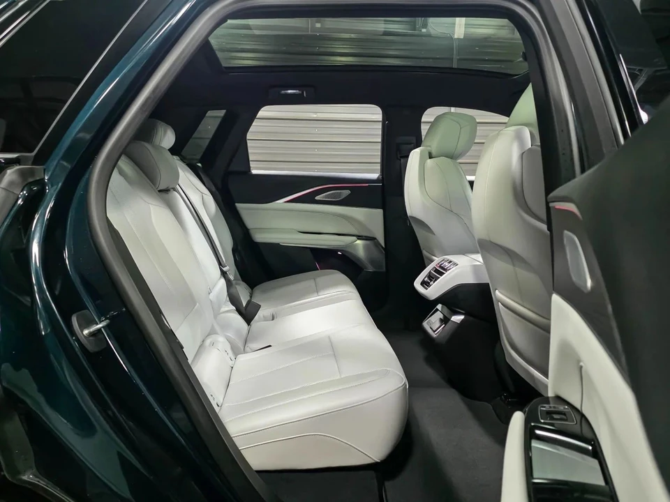 2024 Cadillac Lyriq - Image 16 of 21